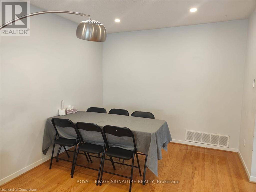 Mississauga, ON L5B2L9,454 FENDALTON ST #Main