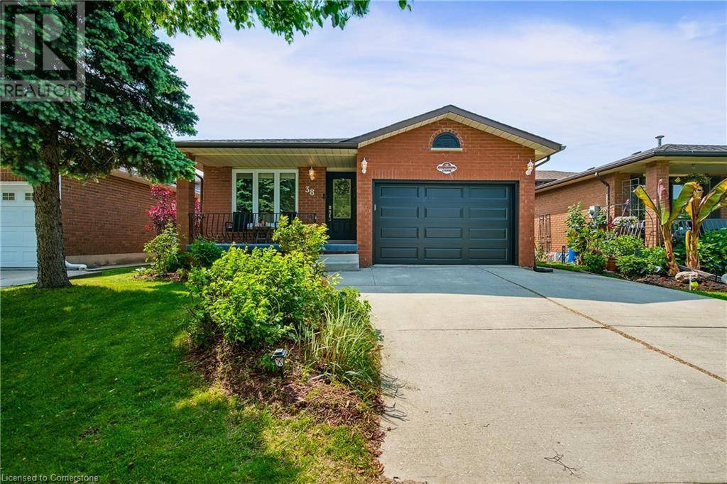 38 PINEWOODS Drive, Hamilton, ON L8J2T5