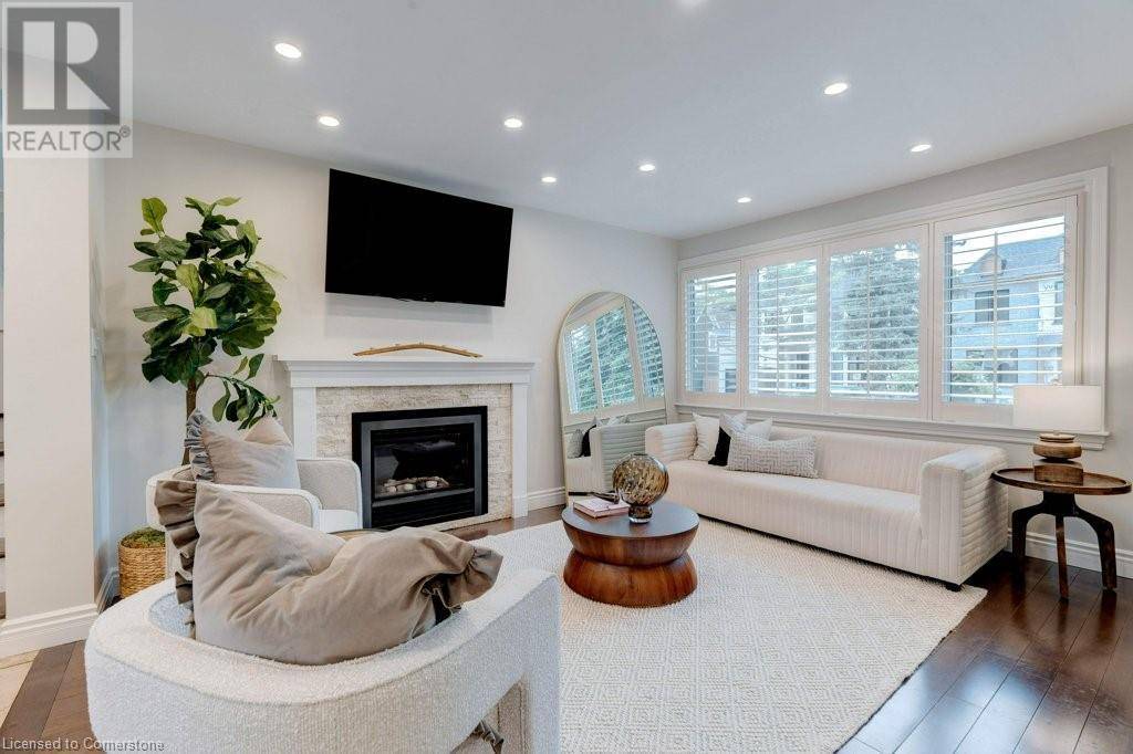 Burlington, ON L7N1W2,282 PINE COVE Road
