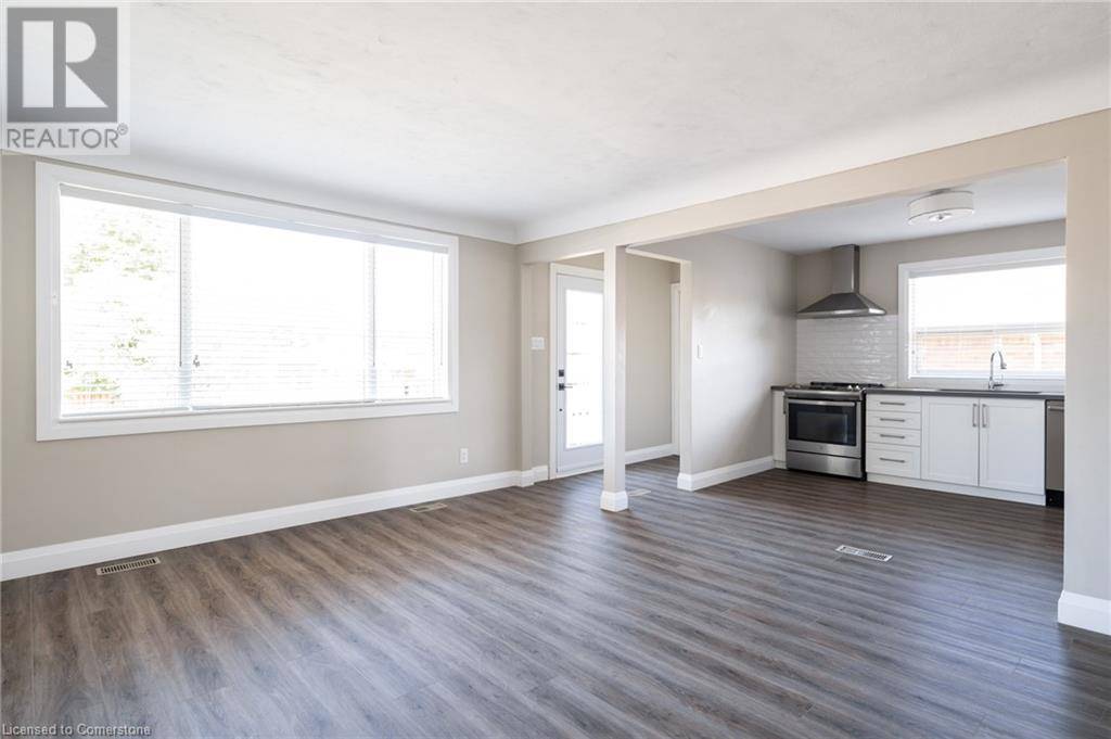 Hamilton, ON L9A4P7,367 EAST 18TH ST #1