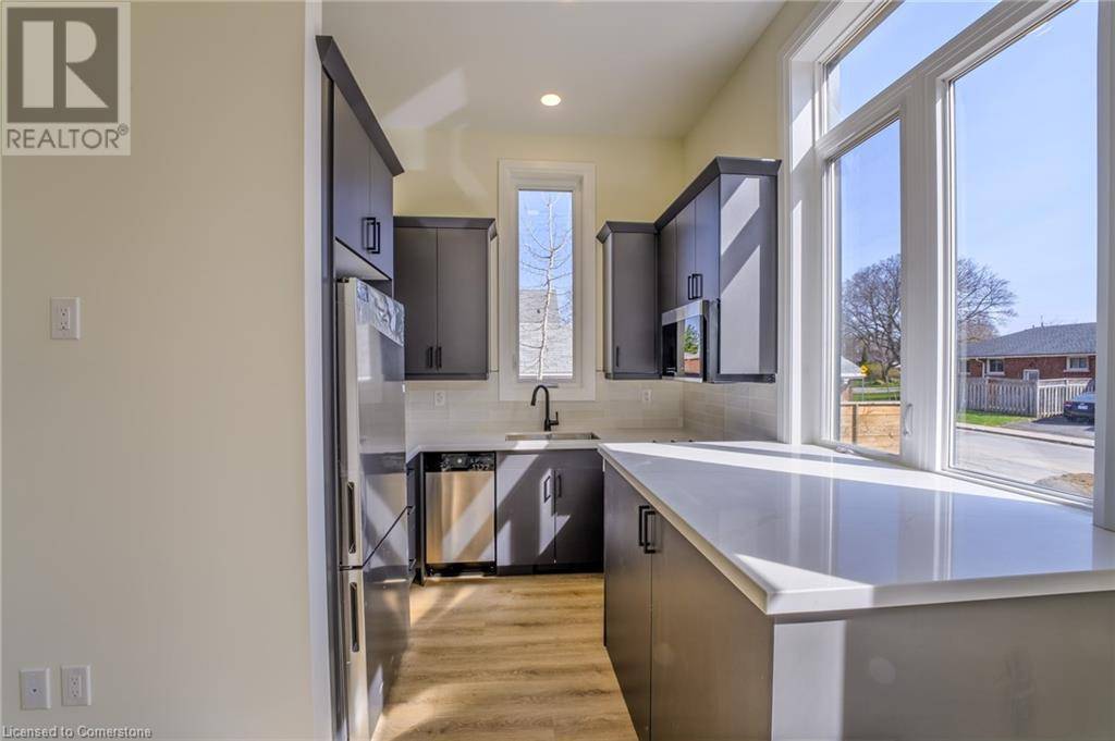 Hamilton, ON L9C3M6,77 WEST 4TH ST #1