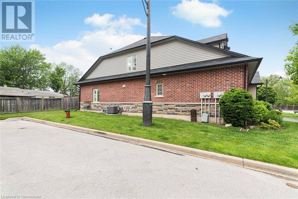 Hamilton, ON L9K1L5,114 TOULON Avenue