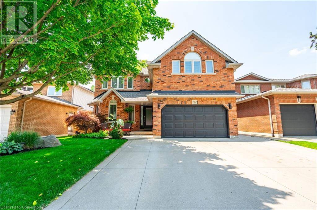 Burlington, ON L7M3X2,2162 HEIDI Avenue