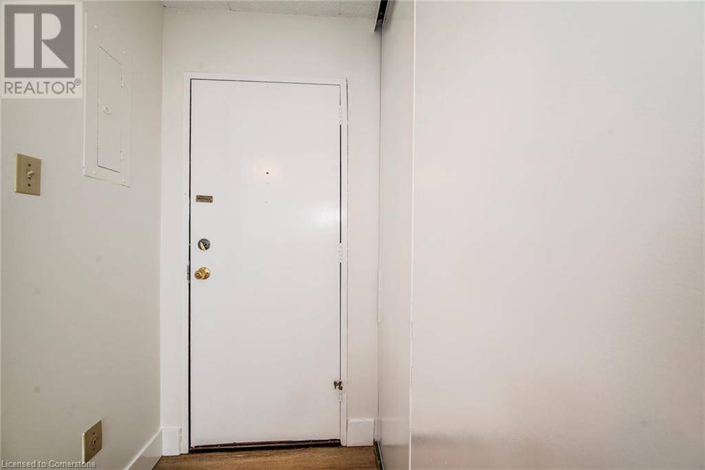 Kitchener, ON N2M2E2,75 HAZELGLEN DR #302