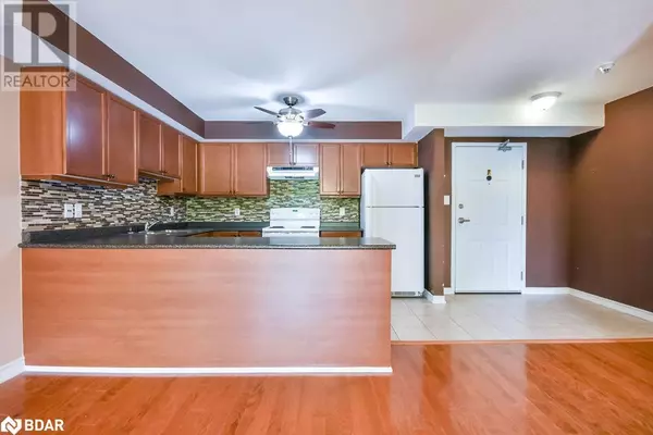 Barrie, ON L4N6S1,39 COULTER ST #14