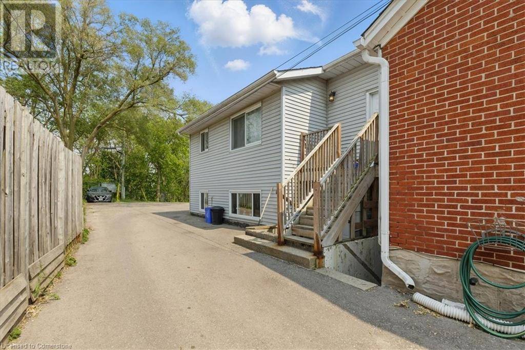 Kitchener, ON N2L2M6,839 STIRLING Avenue S