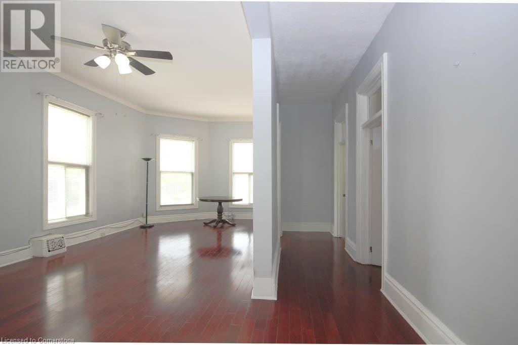 Hamilton, ON L8N2L2,83 WALNUT Street S Unit# upper level