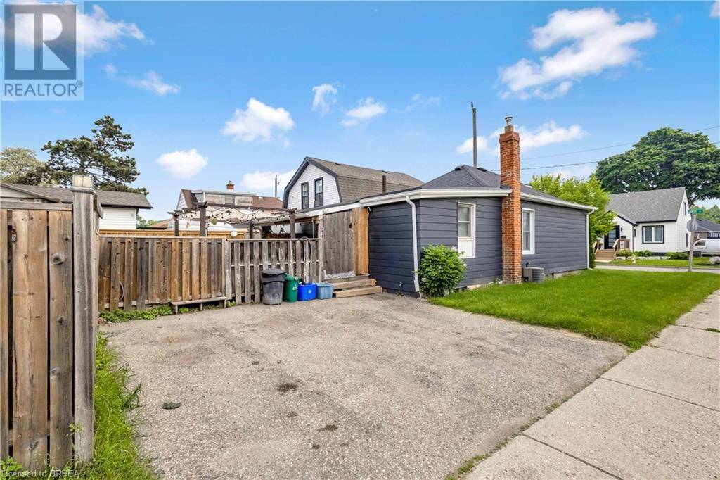 Brantford, ON N3S5C1,28 CURTIS Street