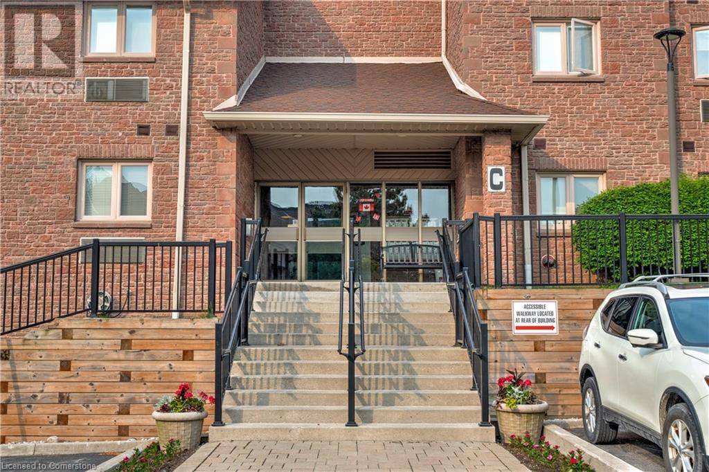 Burlington, ON L7M3X5,3050 PINEMEADOW DR #55