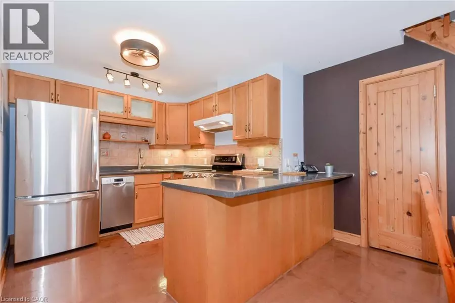 3 FATHER DAVID BAUER DR #201, Waterloo, ON N2L6M1