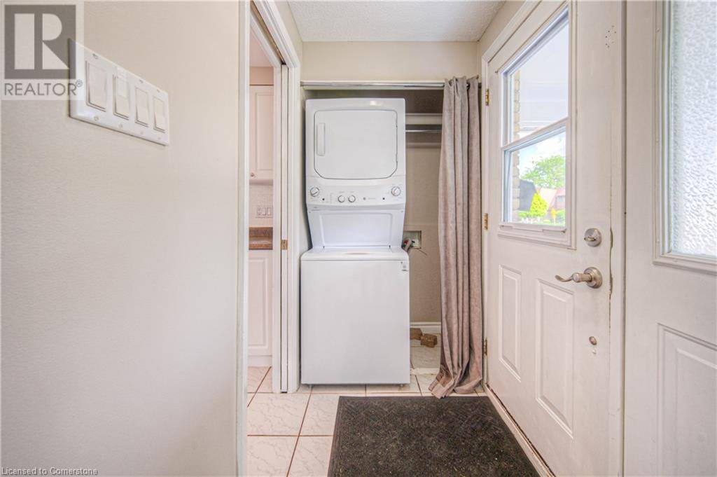 Kitchener, ON N2E1B2,119 KINGSWOOD Drive
