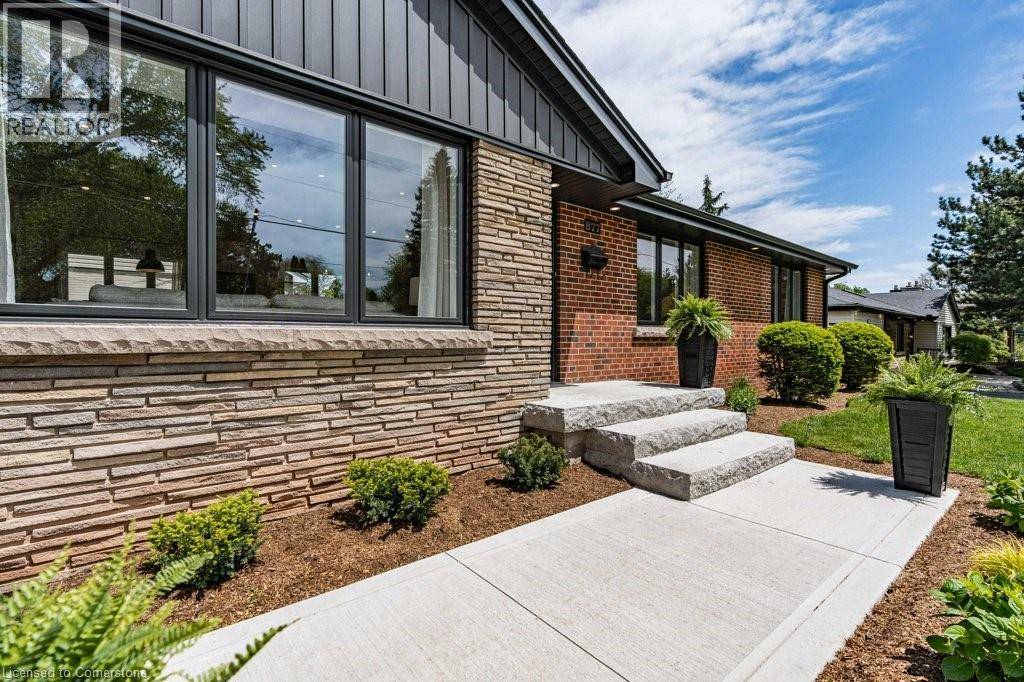Burlington, ON L7T3A8,877 CONDOR Drive