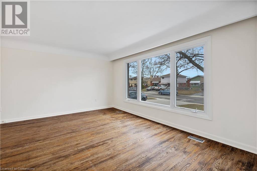 Hamilton, ON L8T1N5,62 CLOKE Court