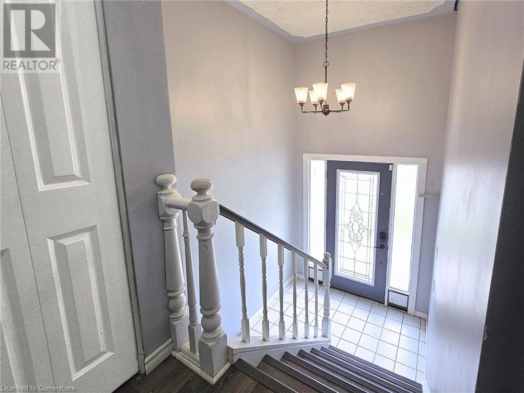 Kitchener, ON N2E2C2,320 COUNTRY HILL Drive