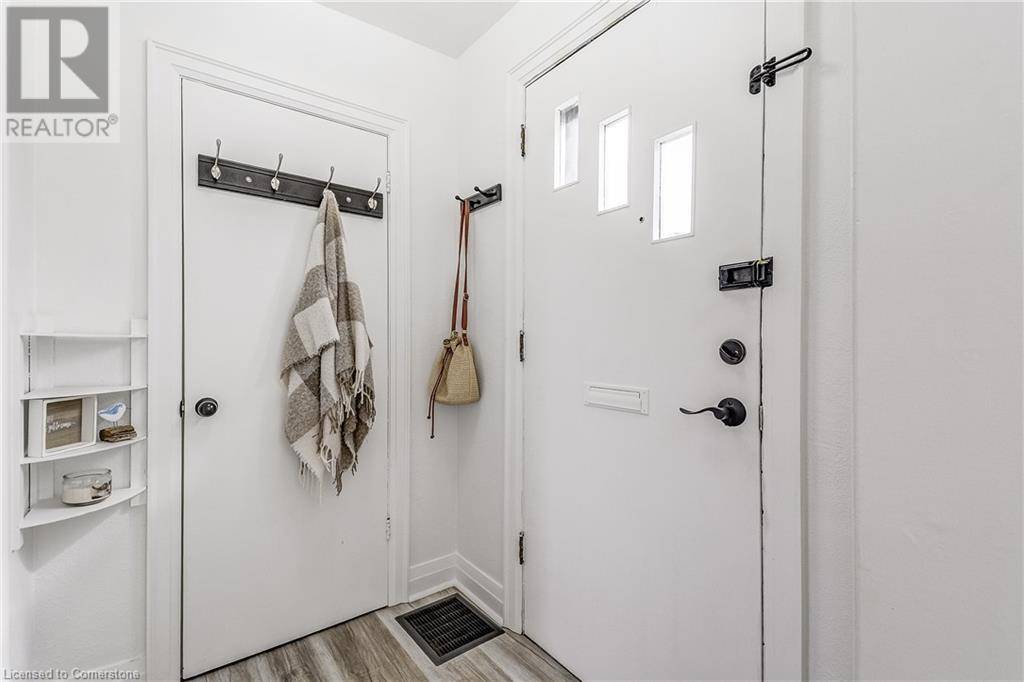 Stoney Creek, ON L8G1S6,14 WALKER Avenue