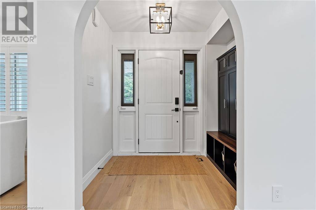Burlington, ON L7L4A1,250 LINWOOD Crescent