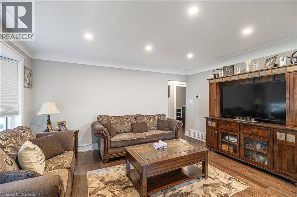 Cambridge, ON N3H2E2,1057 CLARE Avenue