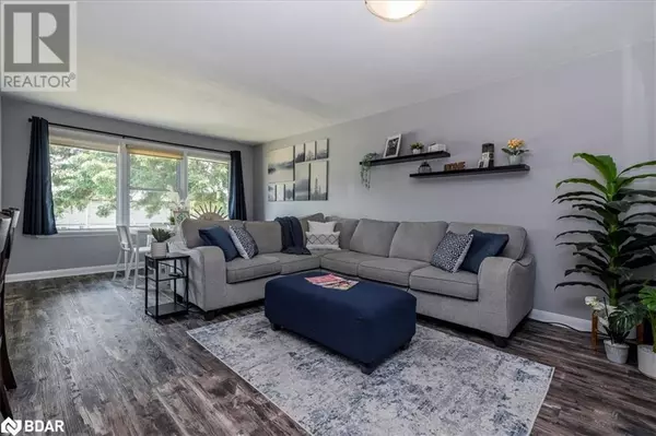 Midland, ON L4N2V7,467 IRWIN Street