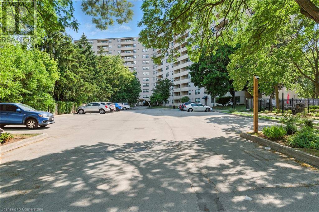 Burlington, ON L7N3M2,700 DYNES RD #1008