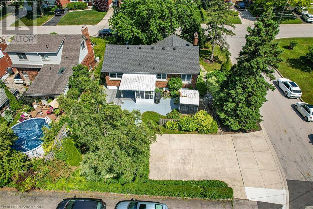 Hamilton, ON L8G1T4,52 WYNGATE Avenue