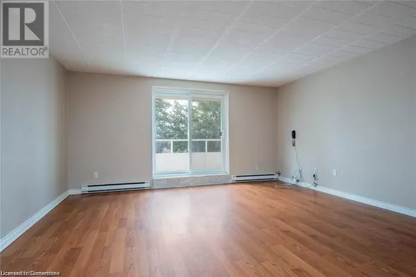 Kitchener, ON N2C1J4,71 VANIER DR #211