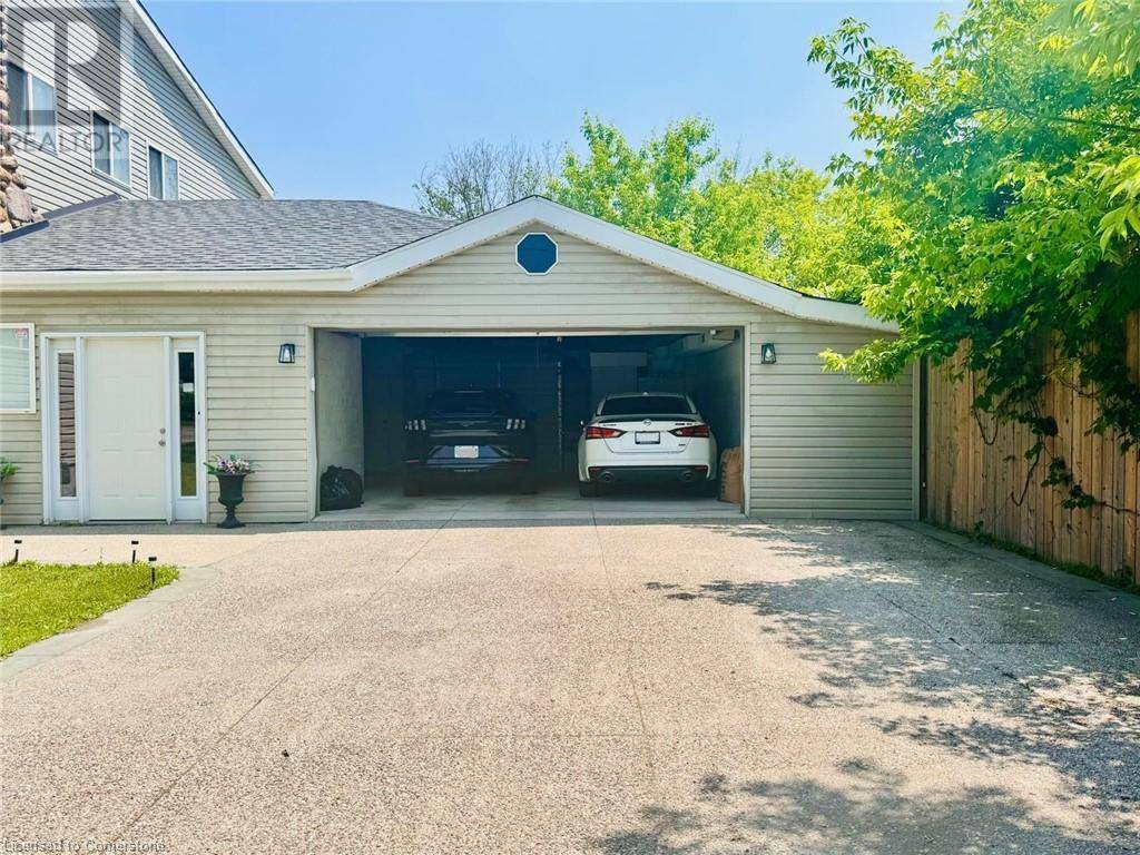 Hamilton, ON L8E5N2,322 JONES Road