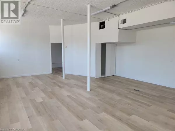 Brantford, ON N3R2H6,100 CHARING CROSS Street
