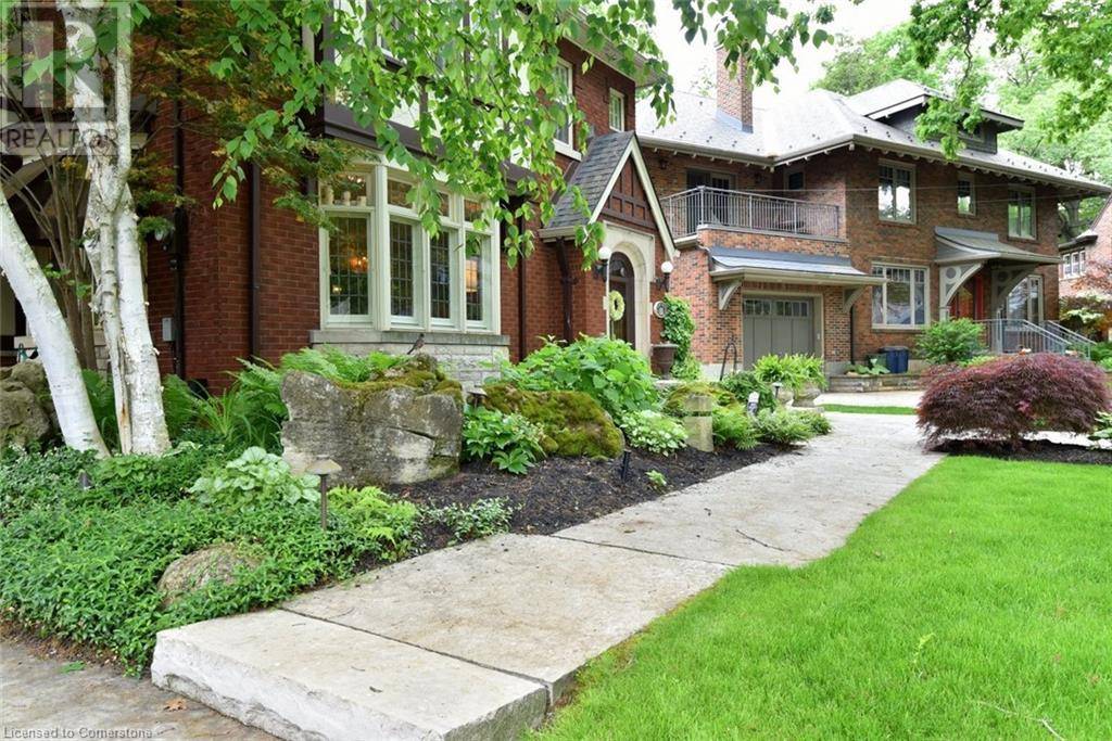 Hamilton, ON L8S4C2,11 OAK KNOLL Drive