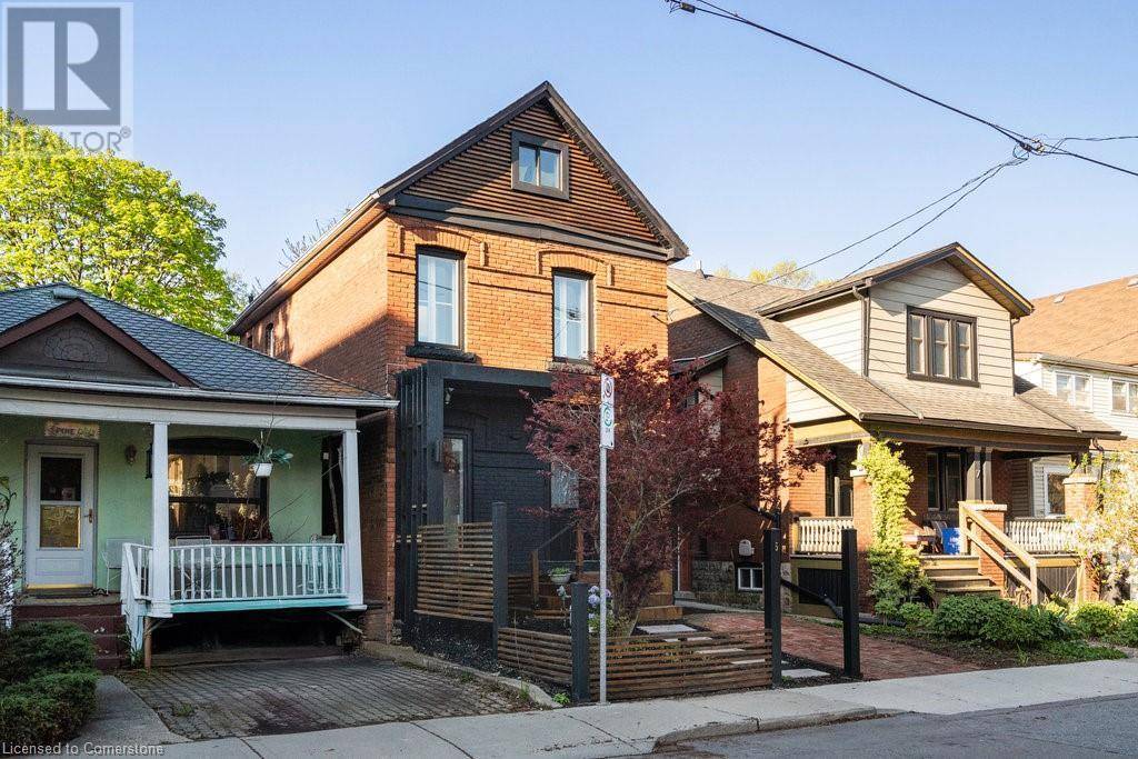 Hamilton, ON L8P2A2,5 PINE Street