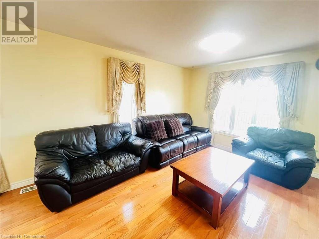 Kitchener, ON N2N3N7,136 HIDDEN CREEK Drive