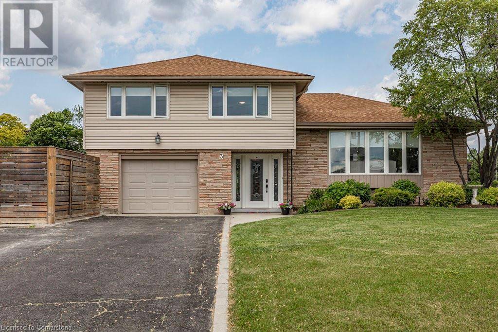 3 ROMAR Drive, Hamilton, ON L9H5E2