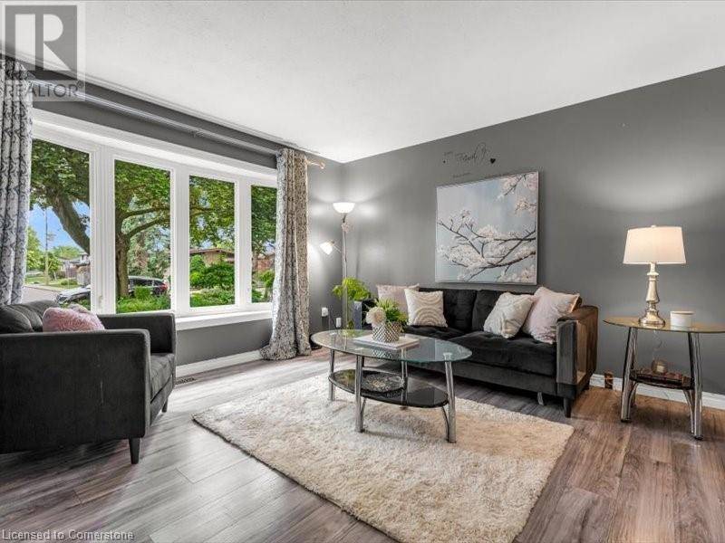 Hamilton, ON L9A2K4,39 MEADOWLARK Drive
