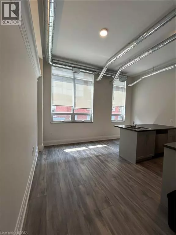 Brantford, ON N3T3B1,11 QUEEN ST #205