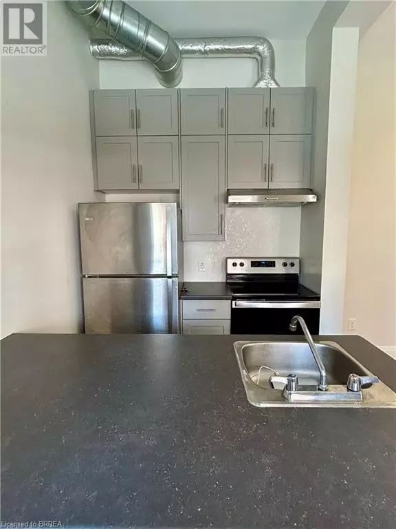 11 QUEEN ST #202, Brantford, ON N3T3B1
