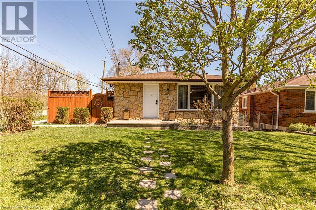 3 VEEVERS Drive, Hamilton, ON L8K5P6