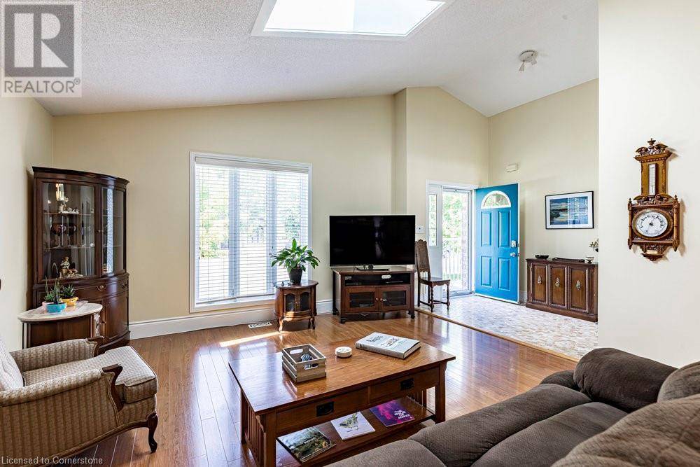 Burlington, ON L7T1V8,1510 NORWOOD Avenue