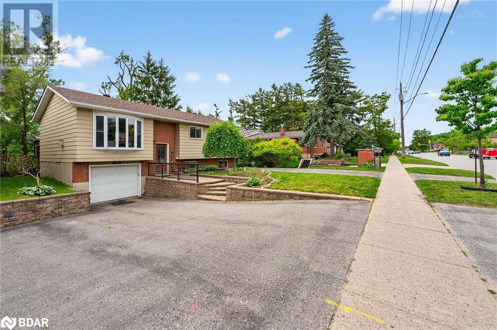 Barrie, ON L4N7W9,261 EDGEHILL Drive