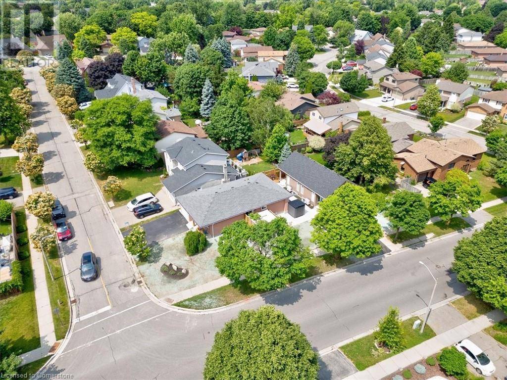 Kitchener, ON N2E3C6,2 PIPERS GREEN Court