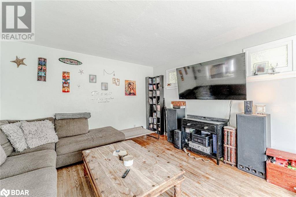 Barrie, ON L4N1S4,114 MAPLE Avenue
