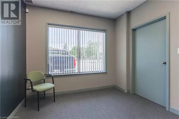 Brantford, ON N3R2J4,166 CHARING CROSS ST #A