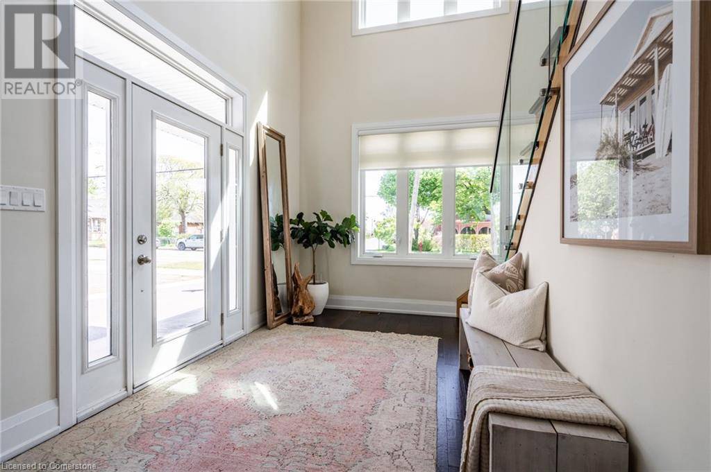 Hamilton, ON L8H6Z4,962 BEACH Boulevard