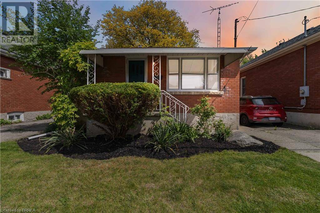 17 SALISBURY Avenue, Brantford, ON N3S1M6