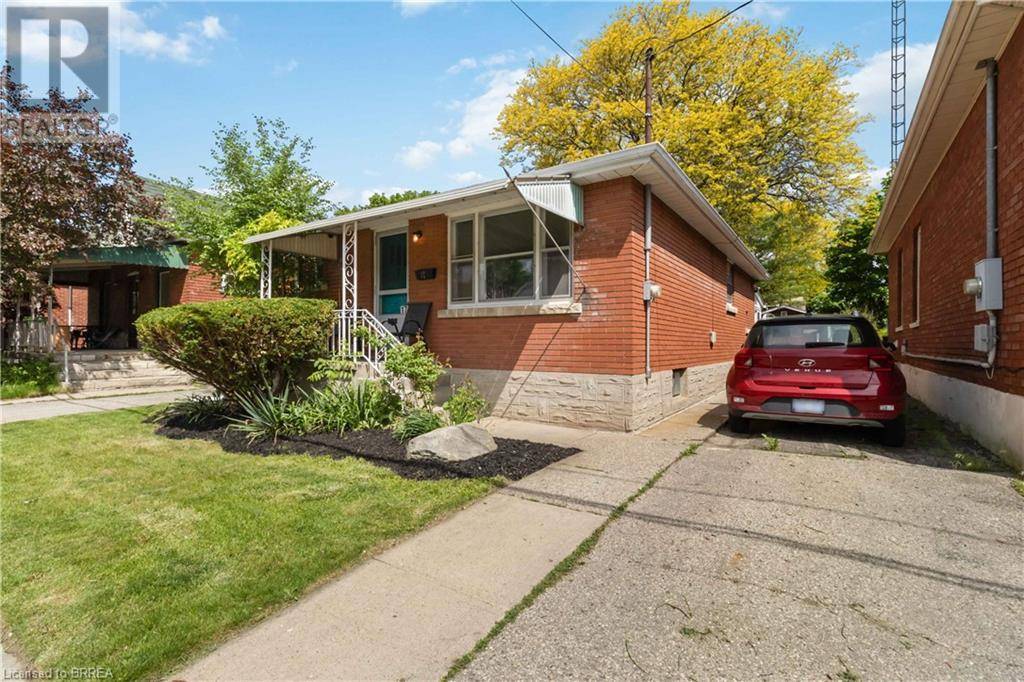 Brantford, ON N3S1M6,17 SALISBURY Avenue