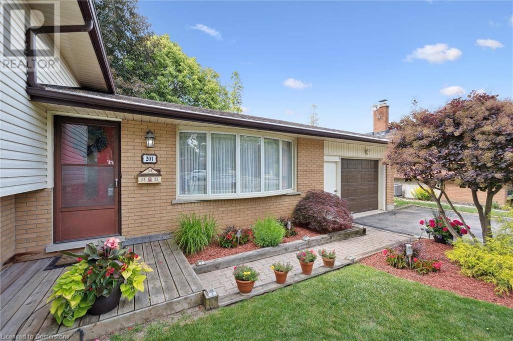 Kitchener, ON N2M4L8,201 STONYBROOK Drive