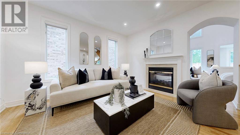 Oakville, ON L6H7V4,2238 LYNDHURST Drive