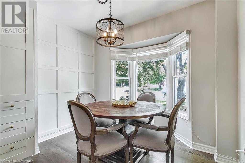 Burlington, ON L7M2P1,2127 HUNT Crescent