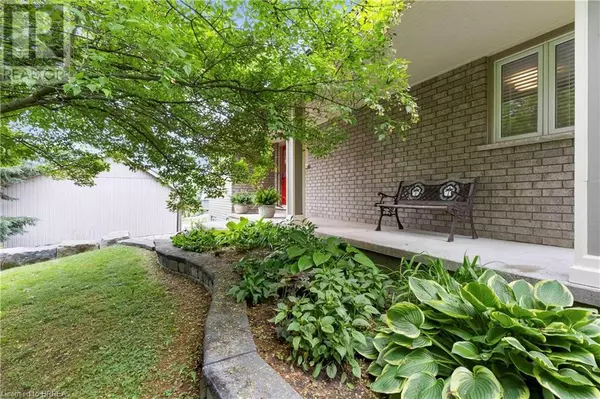 Brantford, ON N3T5L4,221 OLD ONONDAGA Road E