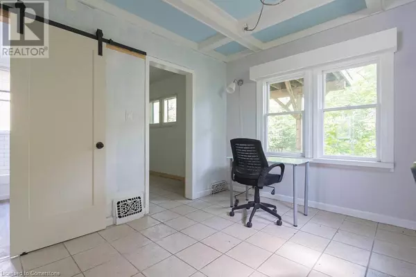 Hamilton, ON L8P2S2,428 ABERDEEN Avenue
