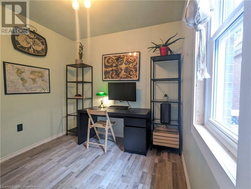 Hamilton, ON L8L6Y3,128 BALSAM Avenue