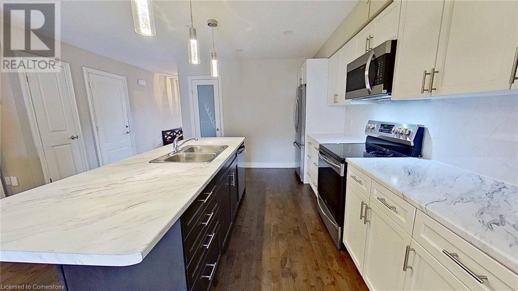 Ingersoll, ON N5C0C7,1 CHAMBERLAIN AVE #5